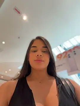BellaLeclair_ Chat XXX in diretta