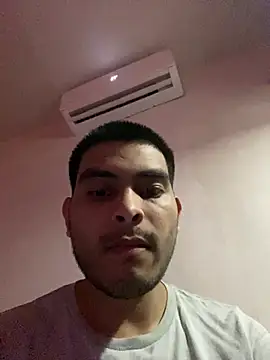 Joelin233: διαδικτυακό σόου στην κάμερα