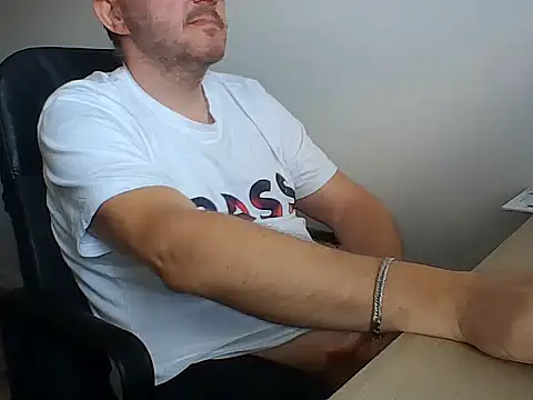Excalibur82 Show in webcam