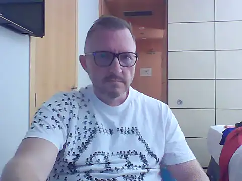 Show modela Excalibur82 na web-kameri