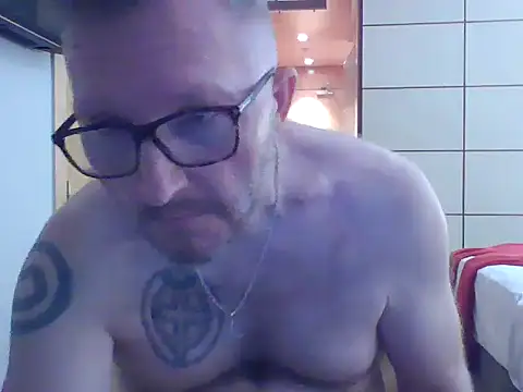 Show modela Excalibur82 na web-kameri