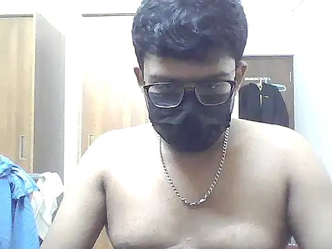 Show modela suresh123fhbthh na web-kameri