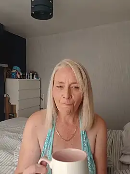 BellaUkCurvy – webcam-show