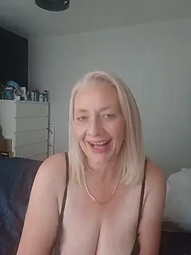 Онлайн чат XXX BellaUkCurvy
