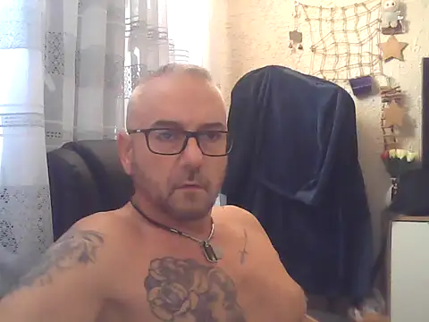 Show modela piszczalk na web-kameri