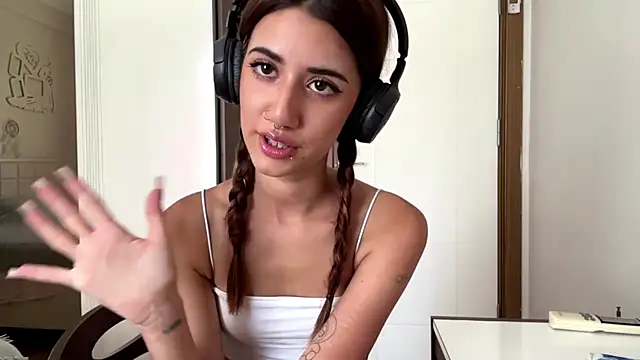 JuliaPierce's Webcam Show