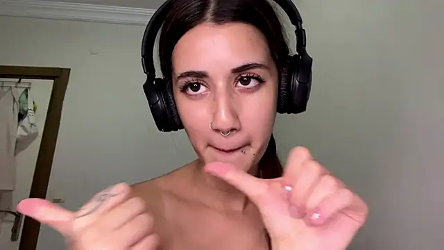 JuliaPierce's Webcam Show