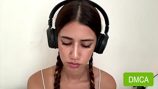 JuliaPierce Show in webcam