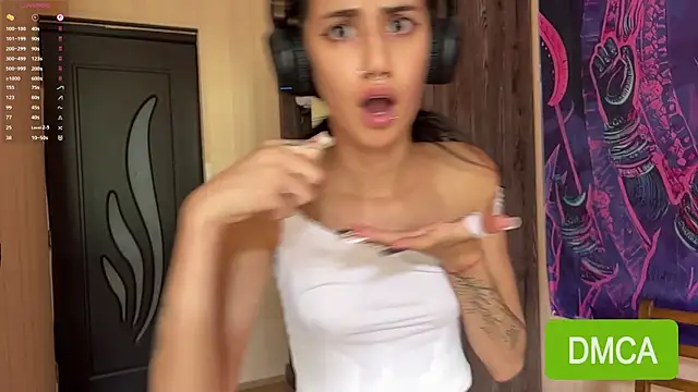 JuliaPierce Show in webcam