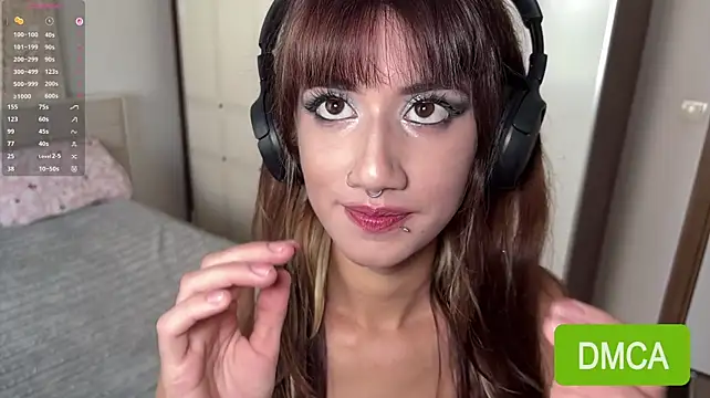 JuliaPierce Show in webcam