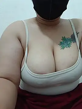 Henny_iu 网络视讯表演