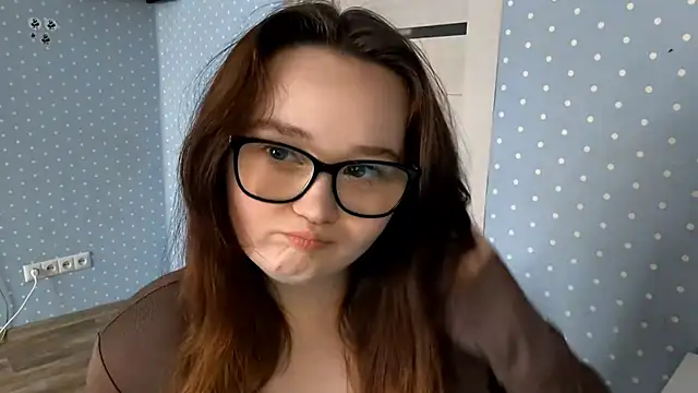 Bella_herecute's Webcam Show