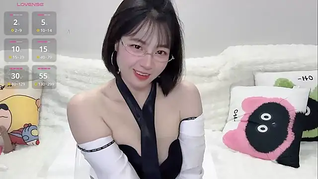 Lucy-8 Pertunjukan Webcam