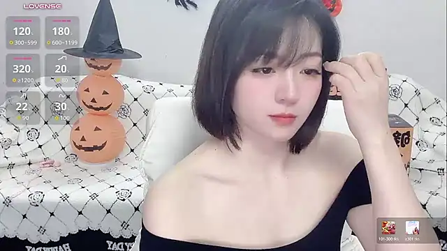 Lucy-8's Webcam Show