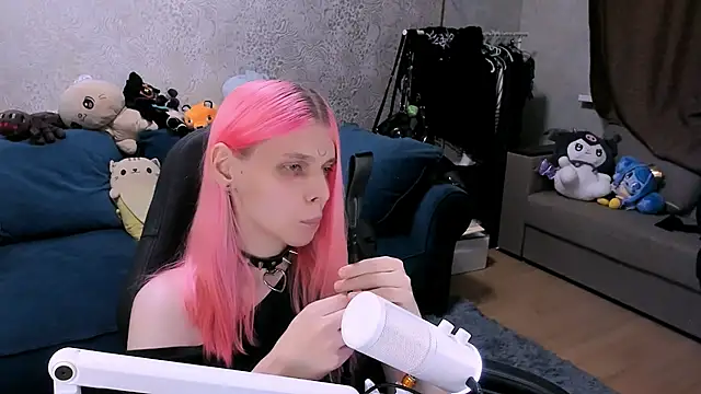 LunaPink69 Show in webcam