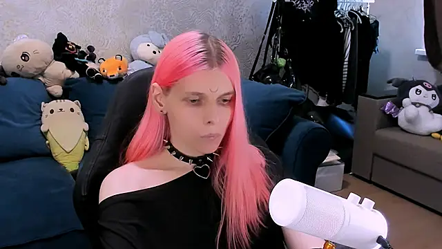 LunaPink69: διαδικτυακό σόου στην κάμερα