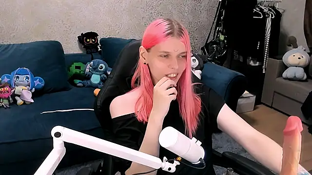 LunaPink69 Show in webcam