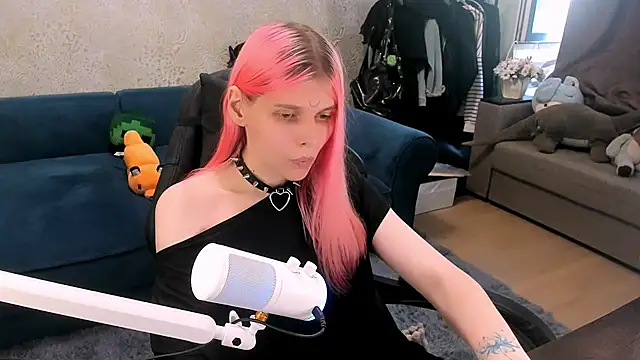 LunaPink69 Show in webcam