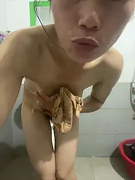 XXX chat uživo modela quyquy01