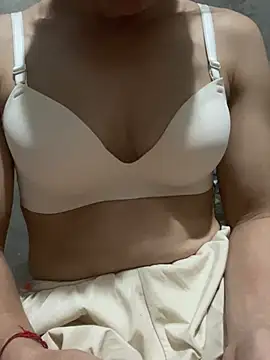 quyquy01 Adlı Modelin Canlı XXX Sohbeti