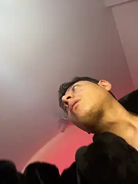 Show modela iykyk_apolo na web-kameri