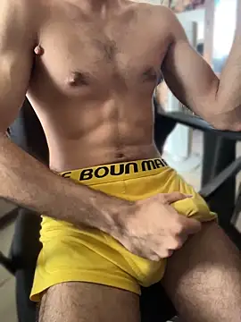 Show modela xfitbro na web-kameri