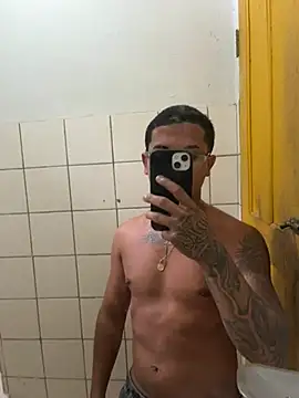 Show de fern011000 na webcam