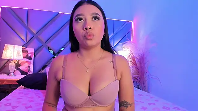 ValentineCutee Webcamshow