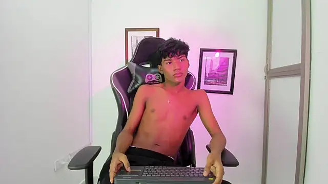 jordan_cum18 Webcam Show