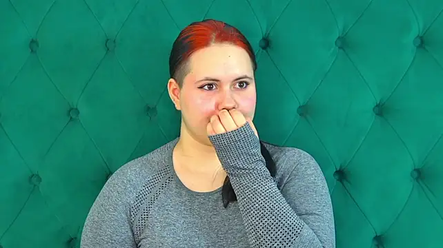 Pertunjukan Kamera Web DaisyHarts
