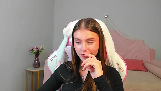 EricaFoxes Show in webcam
