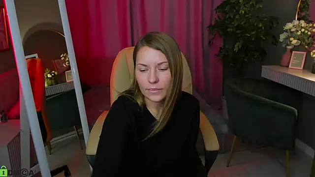 Kira_Miragee's Live XXX Chat