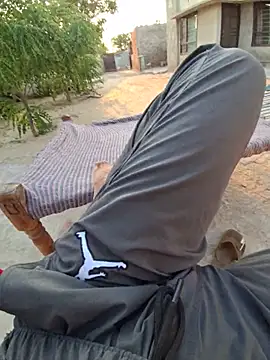 הופעת וובקאם של indianhotboy020