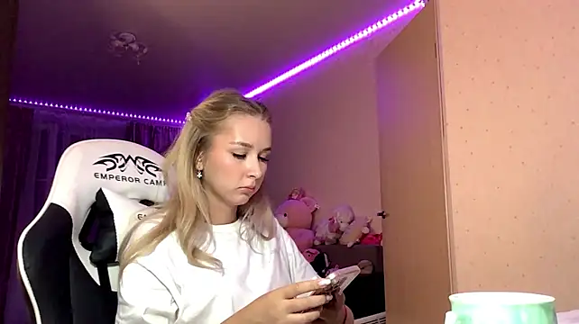 JoyBold Show in webcam