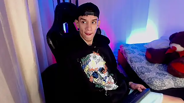 Pokazy przed kamerką – YorYo_hot