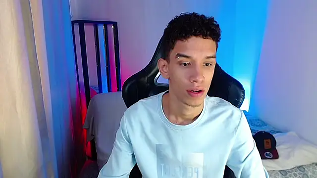 YorYo_hot Show in webcam