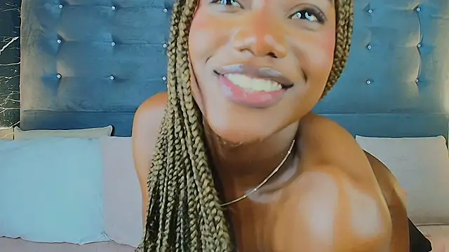 Ebony-petitee Chat XXX in diretta