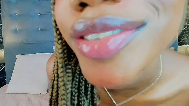 Ebony-petitee Chat XXX in diretta