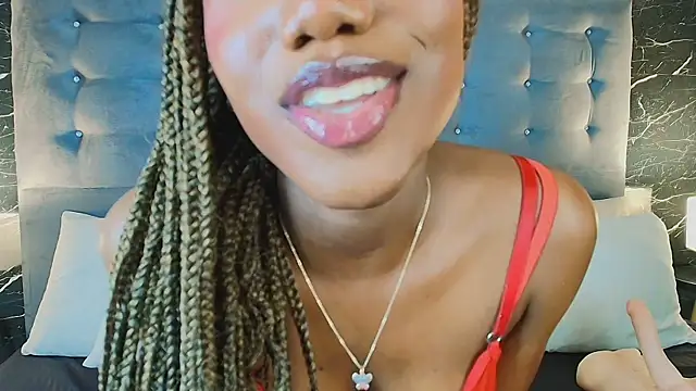 Ebony-petitee Show in webcam