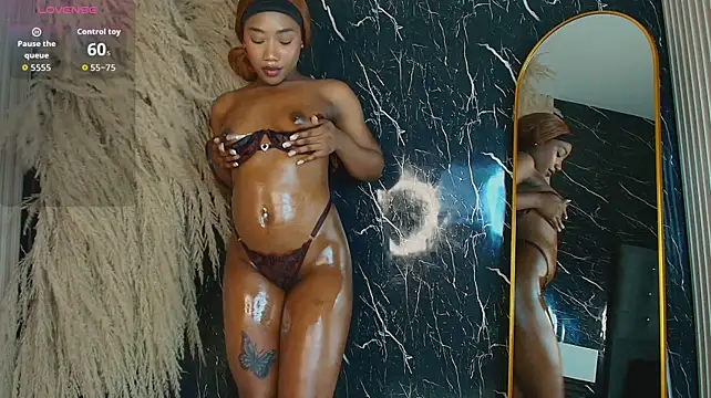 Ebony-petitee's Webcam Show