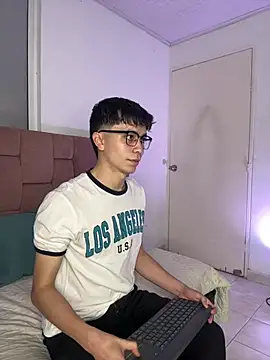 ThomasTorress Show in webcam