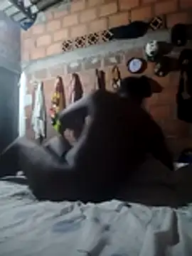 Show modela negro-jac na web-kameri