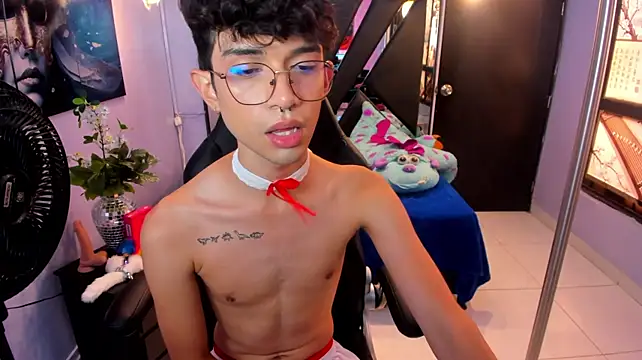 Show modela LiamHeatx na web-kameri
