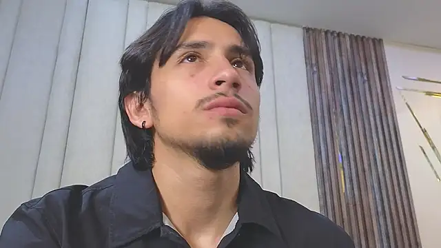 عرض كام LatinShortt