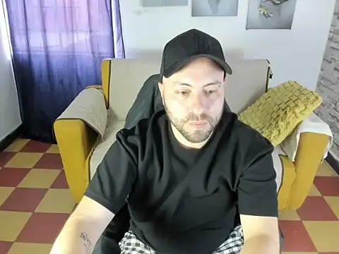 mike_lovers_ Show in webcam