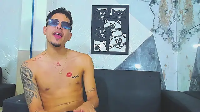 Klaar_Blessed: διαδικτυακό σόου στην κάμερα