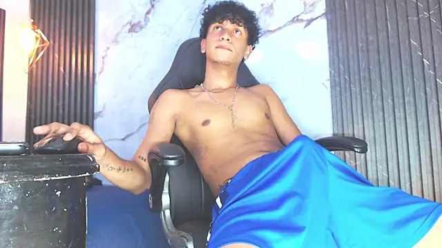 Show modela BlakeSttone na web-kameri