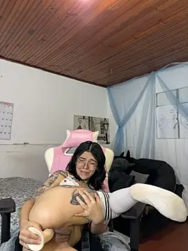 Lunai_gh Show in webcam