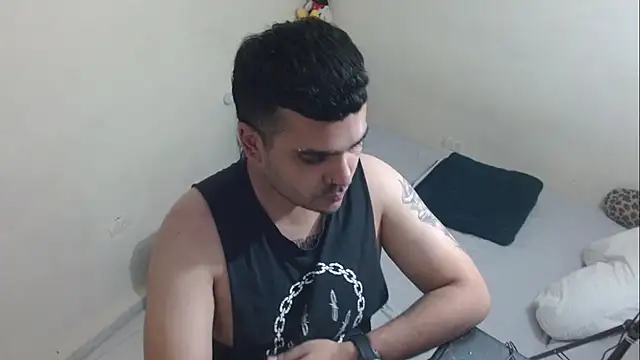 Show modela LatinBearX na web-kameri