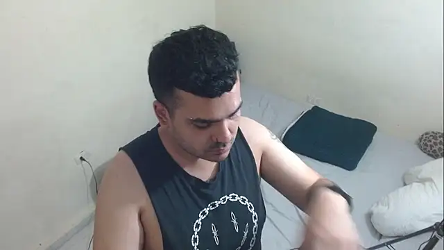 Show modela LatinBearX na web-kameri